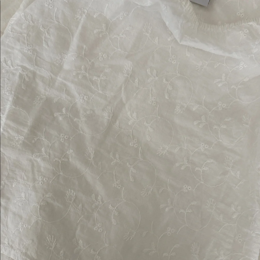Old Navy White Embroidered Off-Shoulder Blouse